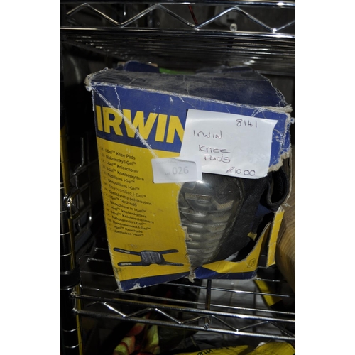 26 - BOXED IRWIN GEL KNEE PADS