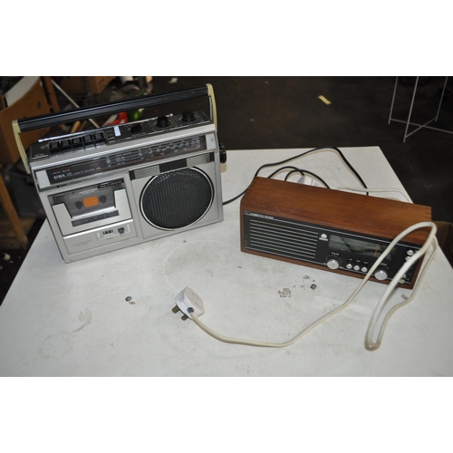 338 - 2 WORKING VINTAGE RADIOS AND AIWA TPR646K AND ROBERT RM33