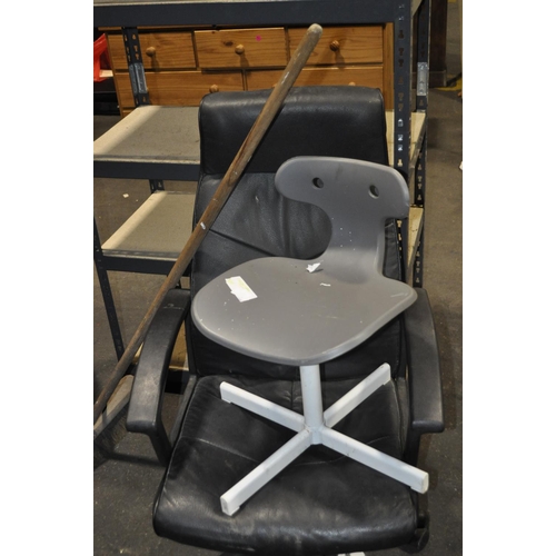 569 - 1 LARGE, 1 SMALL OFFICE CHAIR