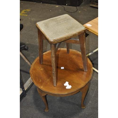 593 - ROUND TABLE AND STOOL