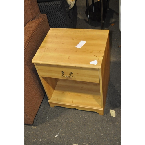 606 - 1 DRAWER PINE SIDETABLE