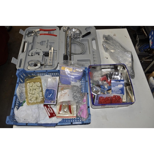 43 - CRATE INC RAWL PLUGS, CABLE CLIPS AND BOXED PART PLUMMERS KIT