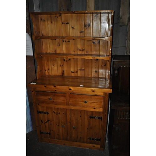 817 - PINE 2 DOOR 2 DRAWER DISPLAY DRESSER IN GOOD CONDITION