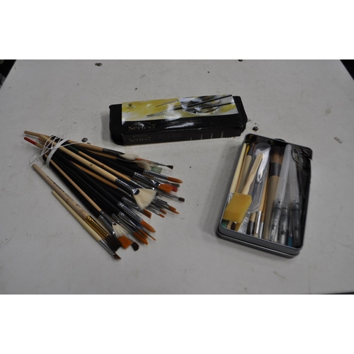 96 - QUANTITY OF ARTIST'S PAINT BRUSHES INCLUDING WINSOR AND NEWTON