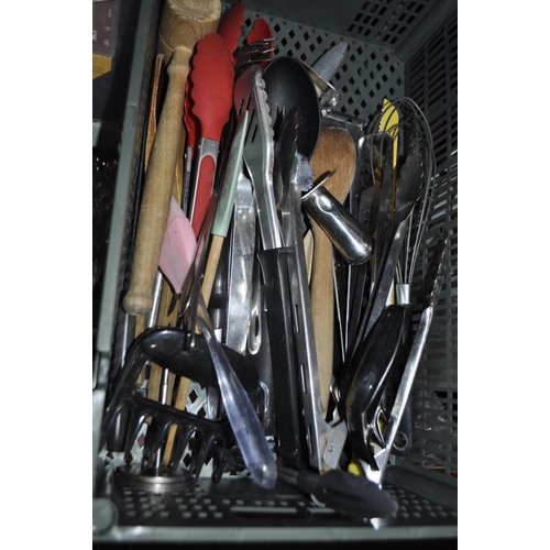 252 - LARGE COLLECTION OF STAINLESS KITCHEN WARE INC. TONGS, KNIVES AND OTHERS