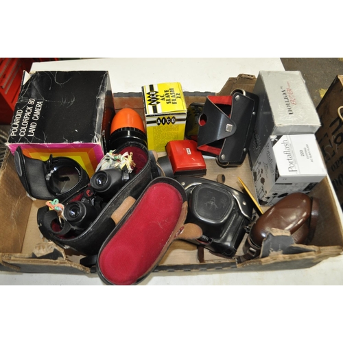 114 - BOX CONTAINING VINTAGE CAMERA CASES, BINOCULARS, PORTAFLASH LIGHTING SYSTEM AND OTHER RELATED ITEMS