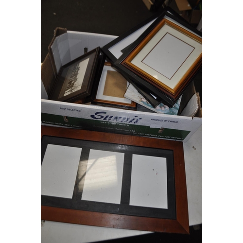 133 - BOX CONTAINING MANY PICTURE AND PHOTO FRAMES IN GOOD CONDITION