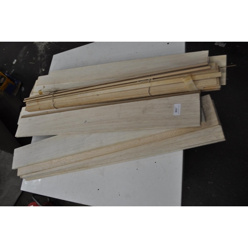 18 - QUANTITY OF BALSA WOOD LENGTHS, MIXED GRADES AND THICKNESSES. PERFECT FOR MODEL MAKING FOR MODEL PLA... 