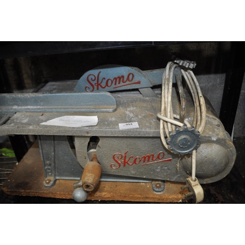 54 - SKOMO TABLETOP CIRCULAR SAW