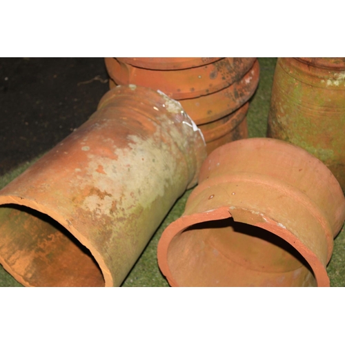 136 - 4 TERRACOTTA CHIMNEY POTS 9