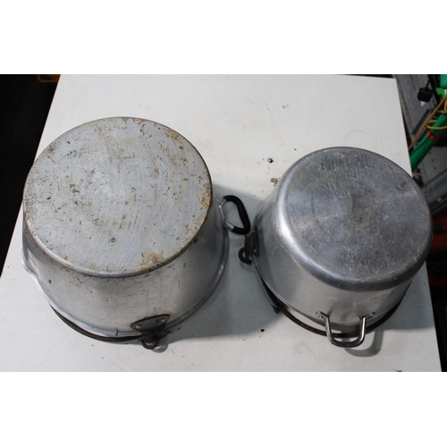 19 - 2 X ALUMINIUM JAM PANS MEASURING 12