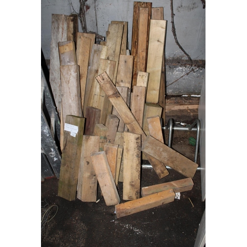 8 - LARGE SELECTION OF PINE TIMBER IN VARIOUS LENGTHS, FROM NOGGINS, 4 X 2