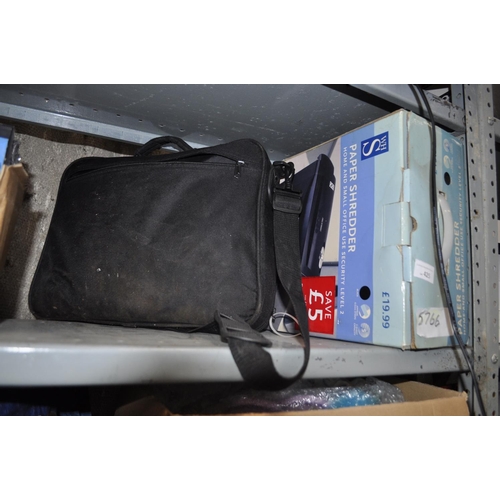 425 - PAPER SHREDDER AND COMPUTER BAG