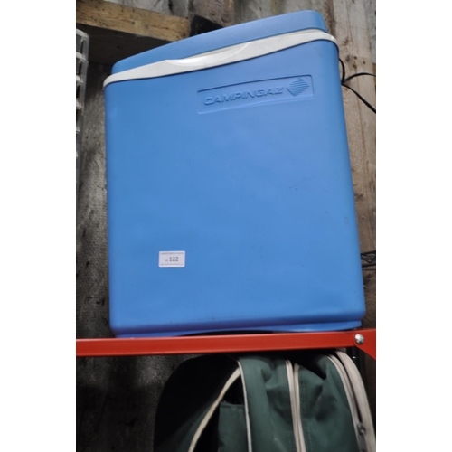 122 - CAMPINGAZ 12V LARGE LIDDED COOL BOX IN VERY CLEAN CONDITION