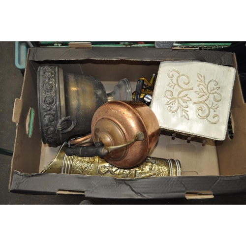 136 - QUANTITY OF COPPER AND BRASS ITEMS INC DECORATICE ROSEBUD URN, EMBOSSED LARGE JUG AND PRNATE PLAN ST... 