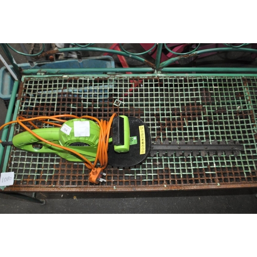 154 - ELECTRIC 400W GARDEN HEDGE CUTTER