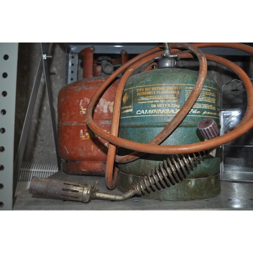158 - BUTANE CANNISTER WITH HOSE AND BURNING HEAD PLUS GAS BOTTLE