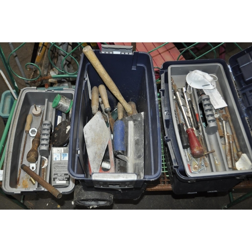 170 - LARGE WHEELED TOOL CHEST AND MIXED CONTENTS INC FLOATS AND TROWELS, LUMP HAMMER, RATCHET AND YANKEE ... 