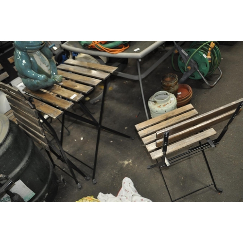 222 - GARDEN FOLDING TABLE WITH 4 FOLDING CHAIRS
