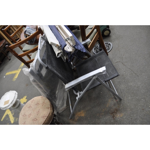 369 - PAIR OF METAL FOLDING GARDEN CHAIRS