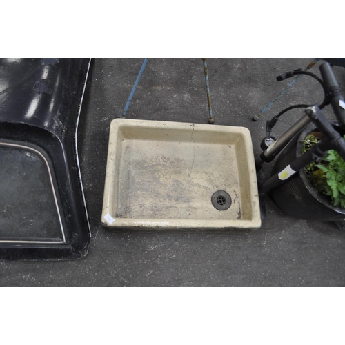 382 - SHALLOW BELFAST STYLE SINK / PLANTER