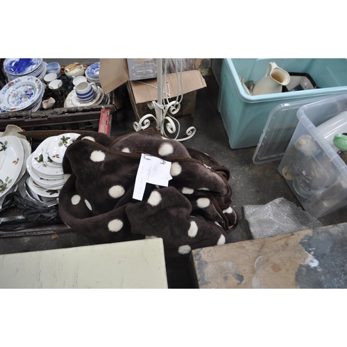 387 - XL POLKA DOT BLANKET / THROW