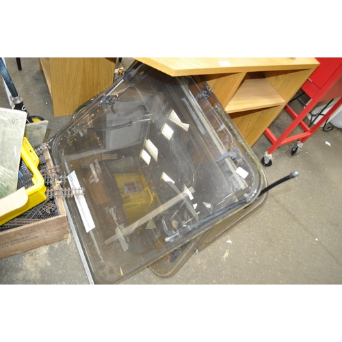 402 - A SELECTION OF CARAVAN / CAMPERVAN WINDOWS MIXED SIZES UP TO 32