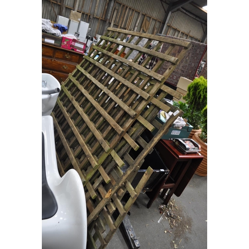 409 - 5X MIXED SIZED GARDEN TRELLIS PANELS - LARGEST IS 55