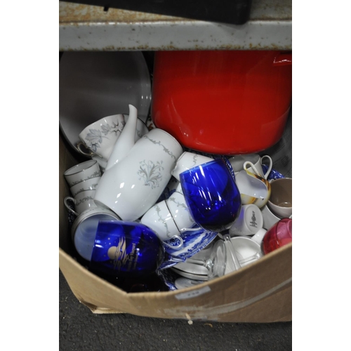 239 - A LARGE BOX OF HOUSEHOLD KITCHEN ITEMS INC TEA CUPS, SAUCERS, COLLECTIBLE WINE GLASSES, BLUE AND WHI... 