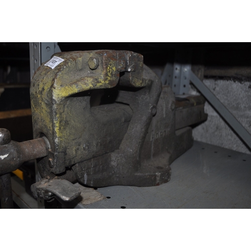 107 - A LARGE HEAVY DUTY 
