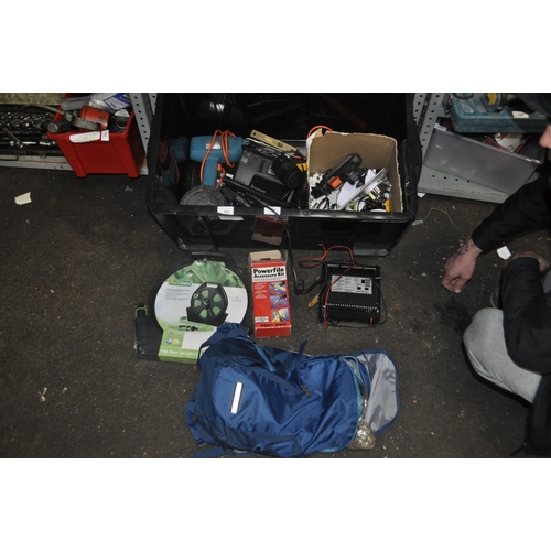 112 - A LARGE TUB OF MIXED TOOLS AND HARDWARE INC BLACK AND DECKER GLUE GUN, JIGSAW, POWER DRILLS, 4AMP BA... 