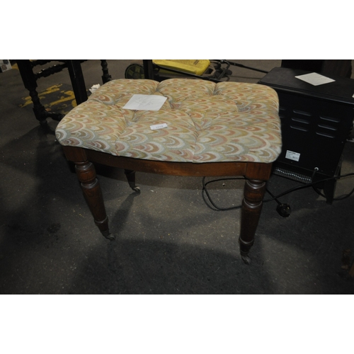 1069 - A VINTAGE UPHOLSTERED WOODEN DRESSING TABLE SEAT