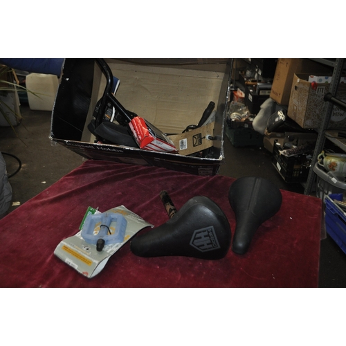 256 - MOUNTAIN BIKE DIAMOND BACK UV REACTIVE PEDALS NEW AND EXTRA SETS ODYSSEY SENIOR V2 PIVOTA MOUNTAIN B... 