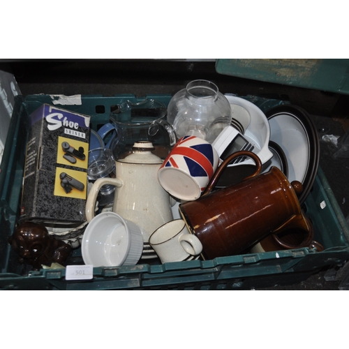 501 - A LARGE CRATE OF COLLECTIBLE POTTERY INC DENBY TEAPOT, HORNSEA COOKWARE AND TABLEWARE, RUFFLED-EDGE ... 