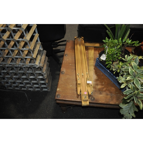 800 - A SOLID BEECH ARTIST'S EASEL AND T-SQUARE