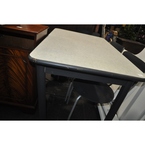 934 - MODERN UPCYCLED KITCHEN DINING TABLE WITH 4 MATCHING STURDY CHAIRS