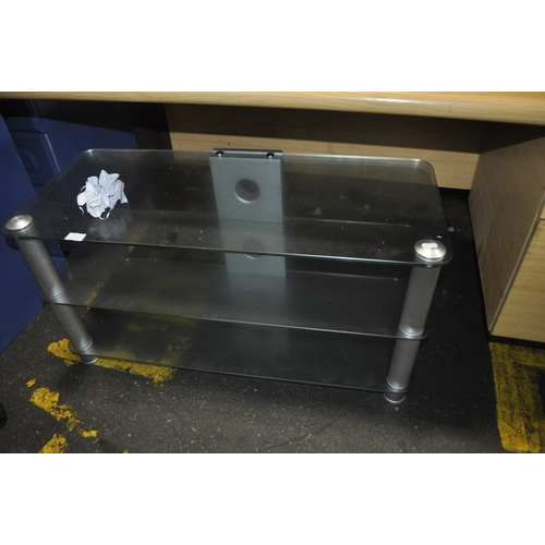 956 - A MODERN THREE TIERED GLASS SHELVED ENTERTAINMENT UNIT