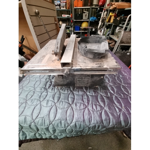 68 - Handy Power Nutool England FHPT180 Electric Tabletop Tile CutterAn electric tabletop tile cutter m... 