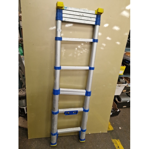 101 - An Aluminium Telescopic Extension Ladder with Blue and Yellow FittingsAn aluminium telescopic exte... 