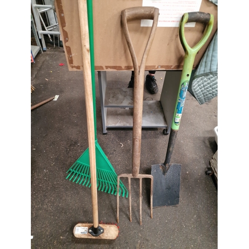 81 - An Assortment of Garden and Maintenance Tools including Kingfisher and Harris ExamplesAn assortmen... 