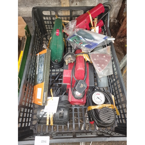 94 - A Collection of Assorted Power Tools and Workshop EquipmentA collection of mixed consumer-grade po... 