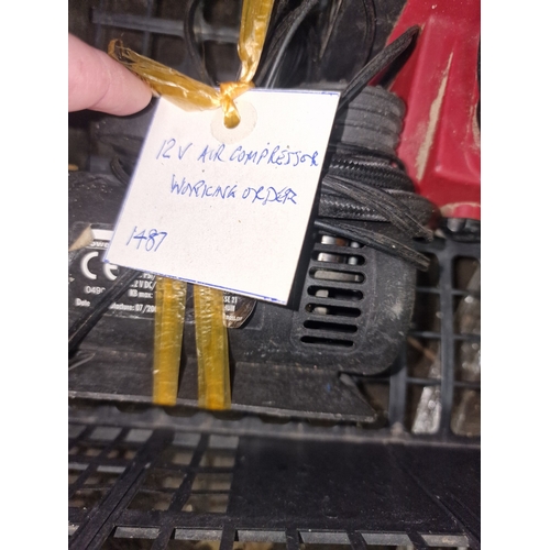 94 - A Collection of Assorted Power Tools and Workshop EquipmentA collection of mixed consumer-grade po... 