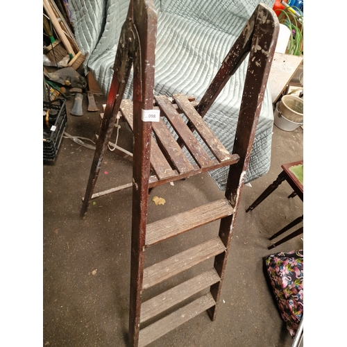 98 - Vintage Dark Stained Wooden Four Tread Step Ladder with Slatted PlatformA vintage wooden step ladd... 