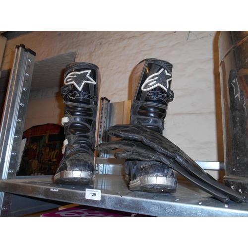 129 - Motorbike boots (size 43) and gloves