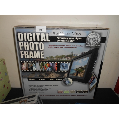 21 - Digital photo frame