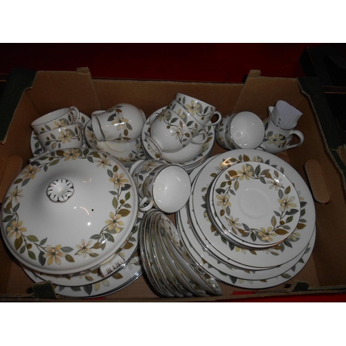 200 - Box of vintage Wedgewood dinner service