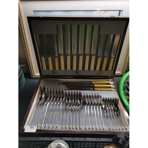 191 - Vintage boxed cutlery set