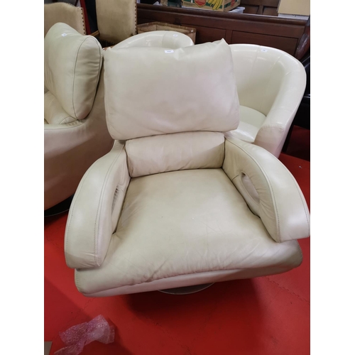 172 - Quality cream leather swivel chair