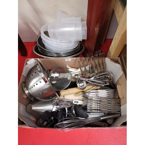 25 - Large box of kitchenalia and mixing bowls etc