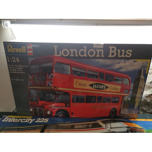 125 - Revell London Bus- scale 1:24 model kit